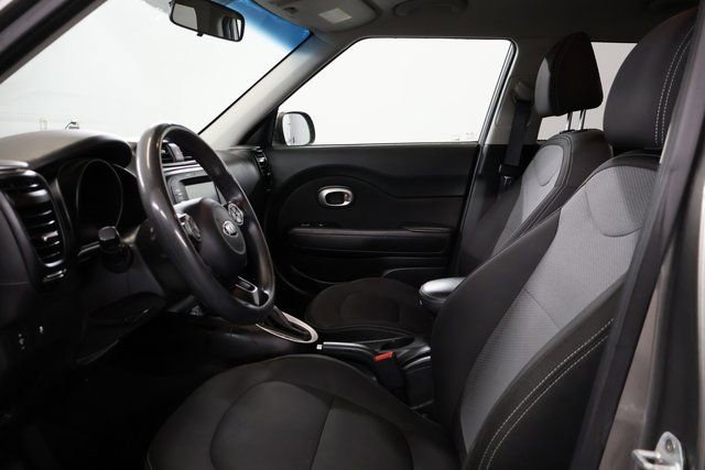 Used 2019 Kia Soul + image 11