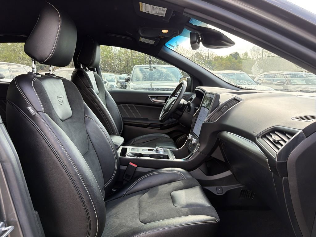 Used 2022 Ford Edge ST image 18