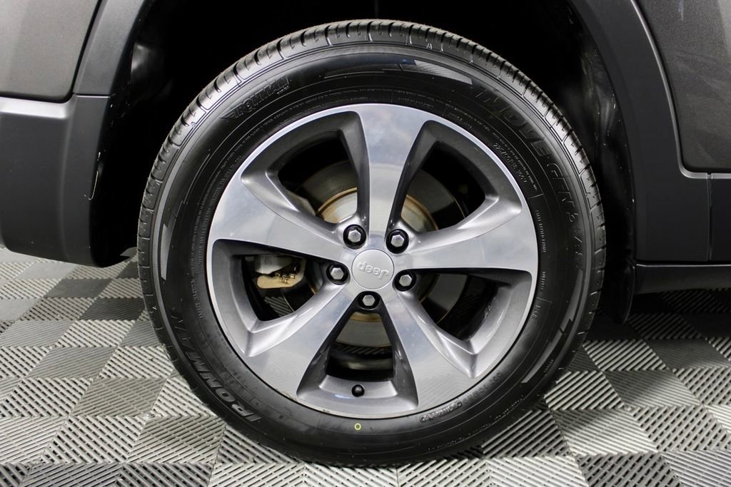 Used 2019 Jeep Cherokee Limited AWD/4WD image 11