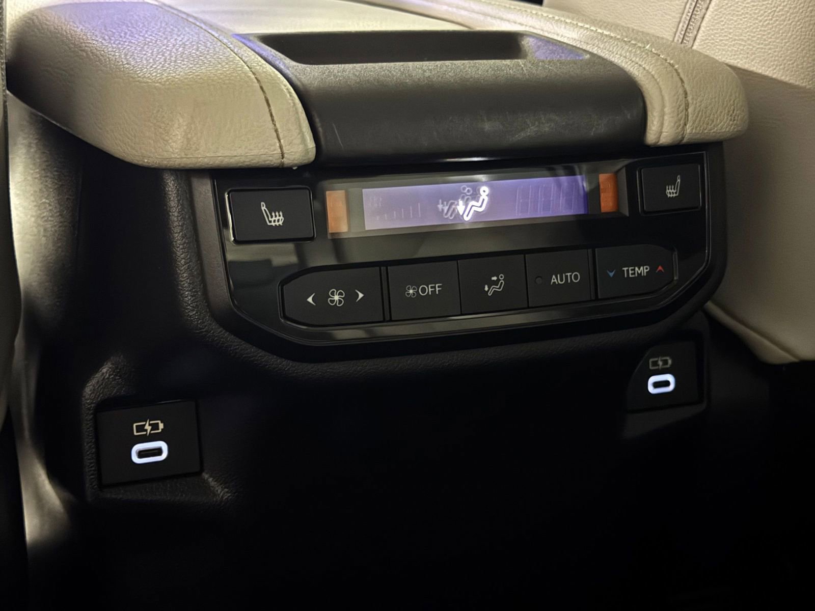 Used 2024 Toyota Grand Highlander Limited image 43