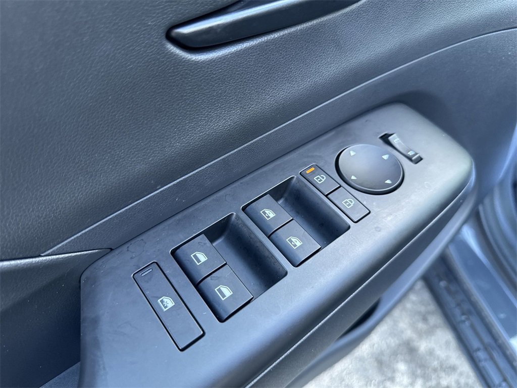 Used 2025 Hyundai Kona SEL image 19