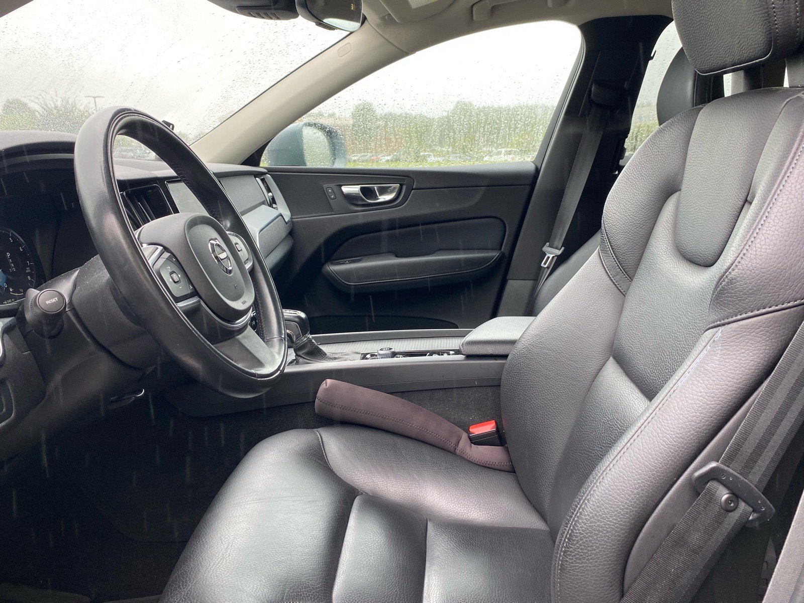 Used 2018 Volvo XC60 T5 Momentum w/ Convenience Package AWD/4WD image 8