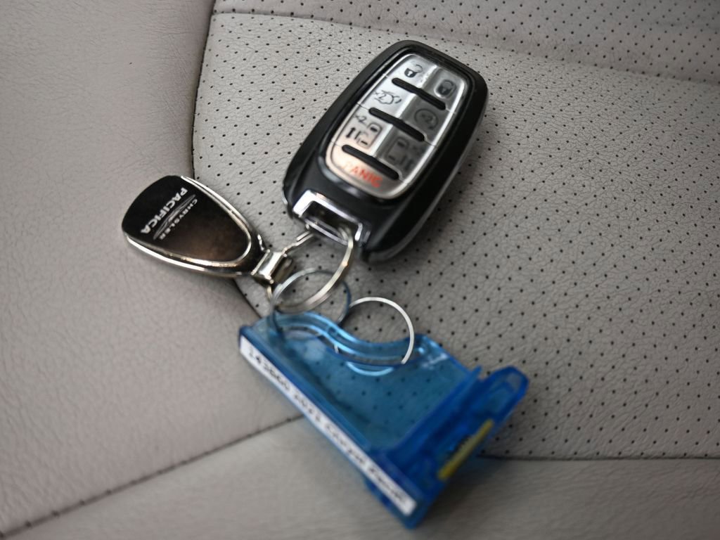Used 2021 Chrysler Pacifica Touring-L image 75