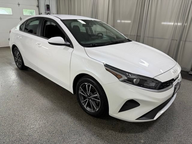 Used 2022 Kia Forte LXS FWD image 3