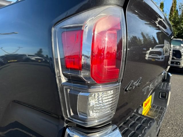 Used 2021 Toyota Tacoma SR5 AWD/4WD image 14