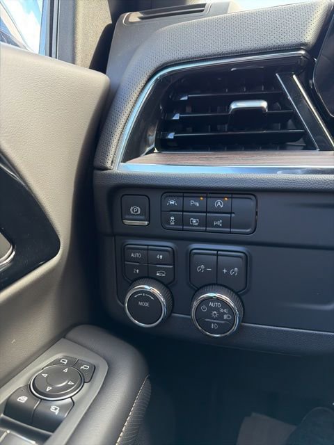 New 2026 Chevrolet Suburban Premier image 16