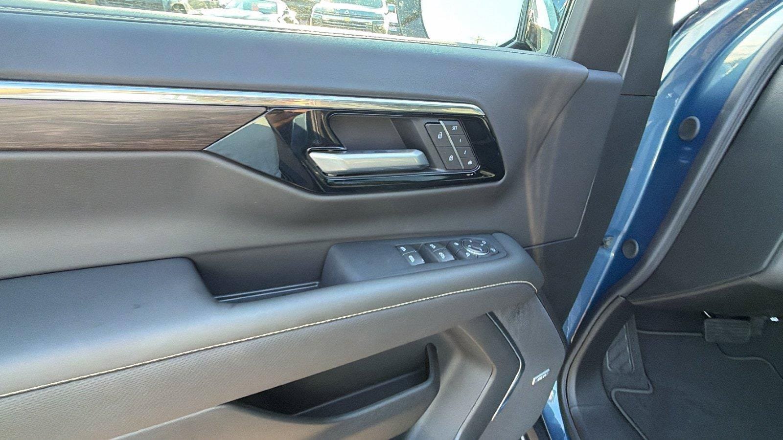 New 2026 Chevrolet Suburban Premier w/ Sun And Tow Package AWD/4WD image 15