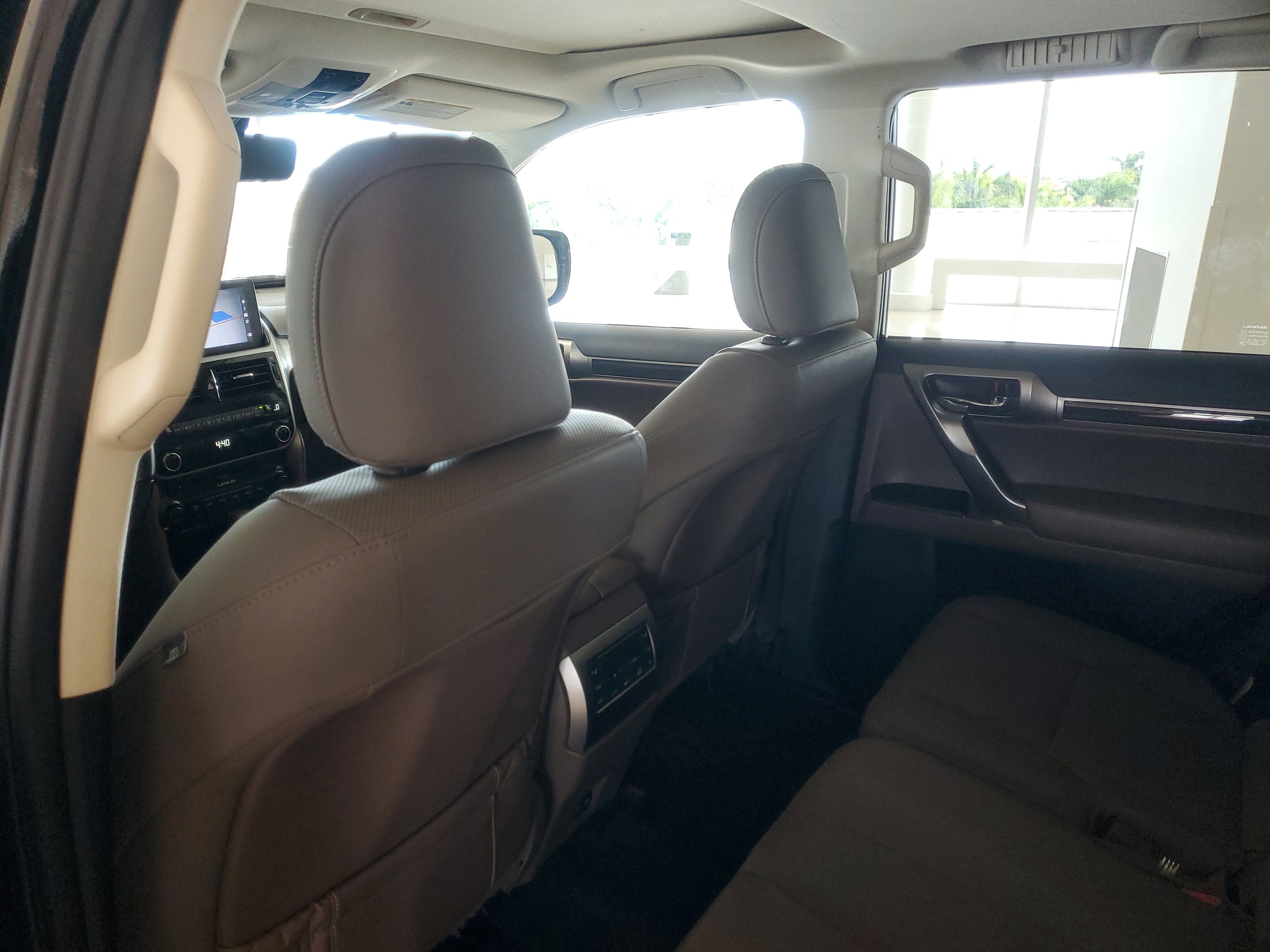 Used 2023 Lexus GX 460 Premium w/ Premium Package image 15