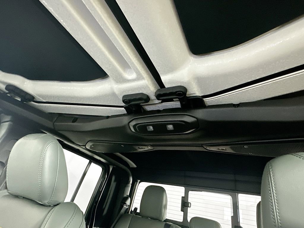 New 2025 Jeep Gladiator Mojave image 14