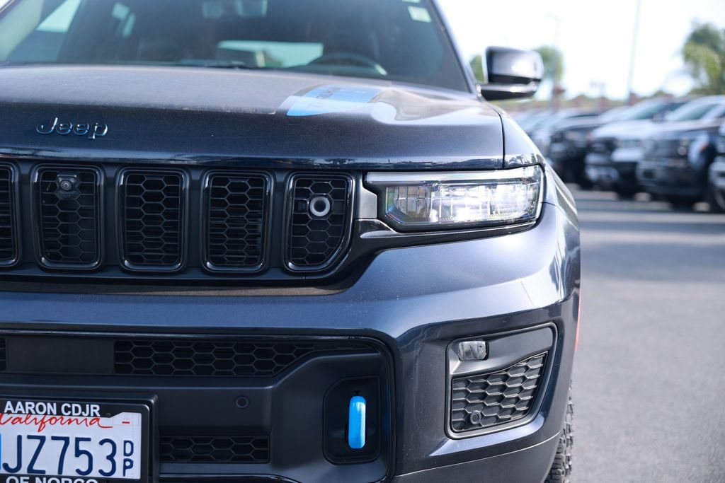 Used 2022 Jeep Grand Cherokee Trailhawk w/ Advanced Protech Group II AWD/4WD image 5