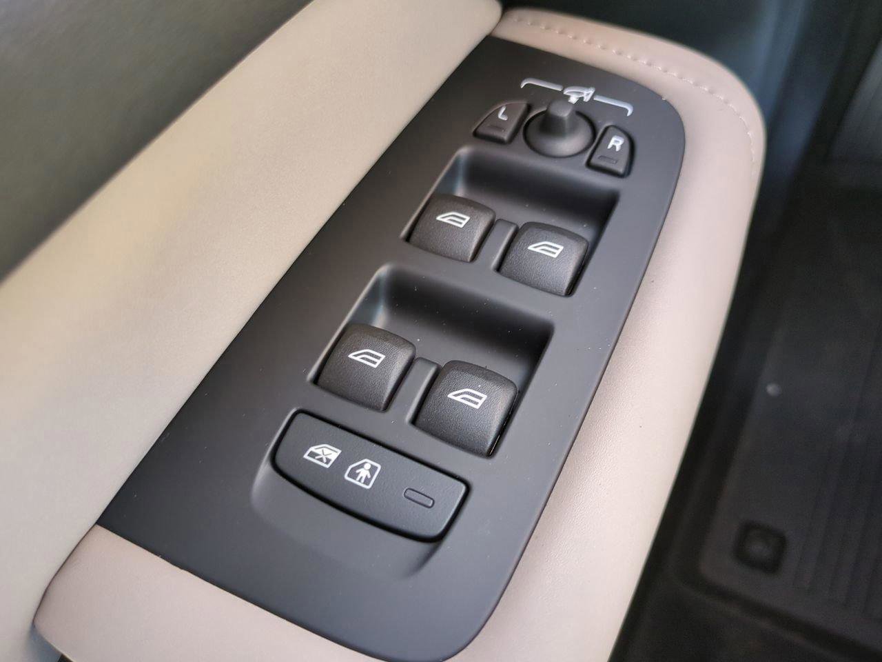 New 2026 Volvo XC60 B5 Plus w/ Protection Package Premier image 21