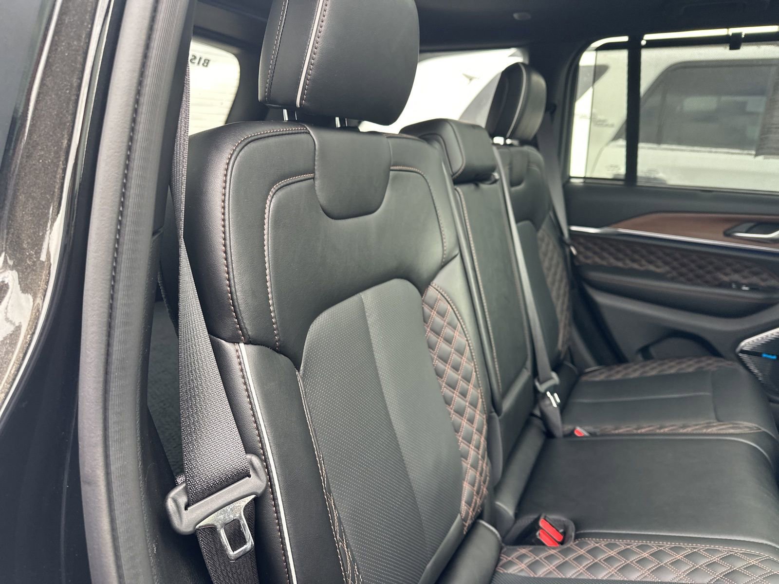 Used 2024 Jeep Grand Cherokee Summit w/ Luxury Tech Group V image 36