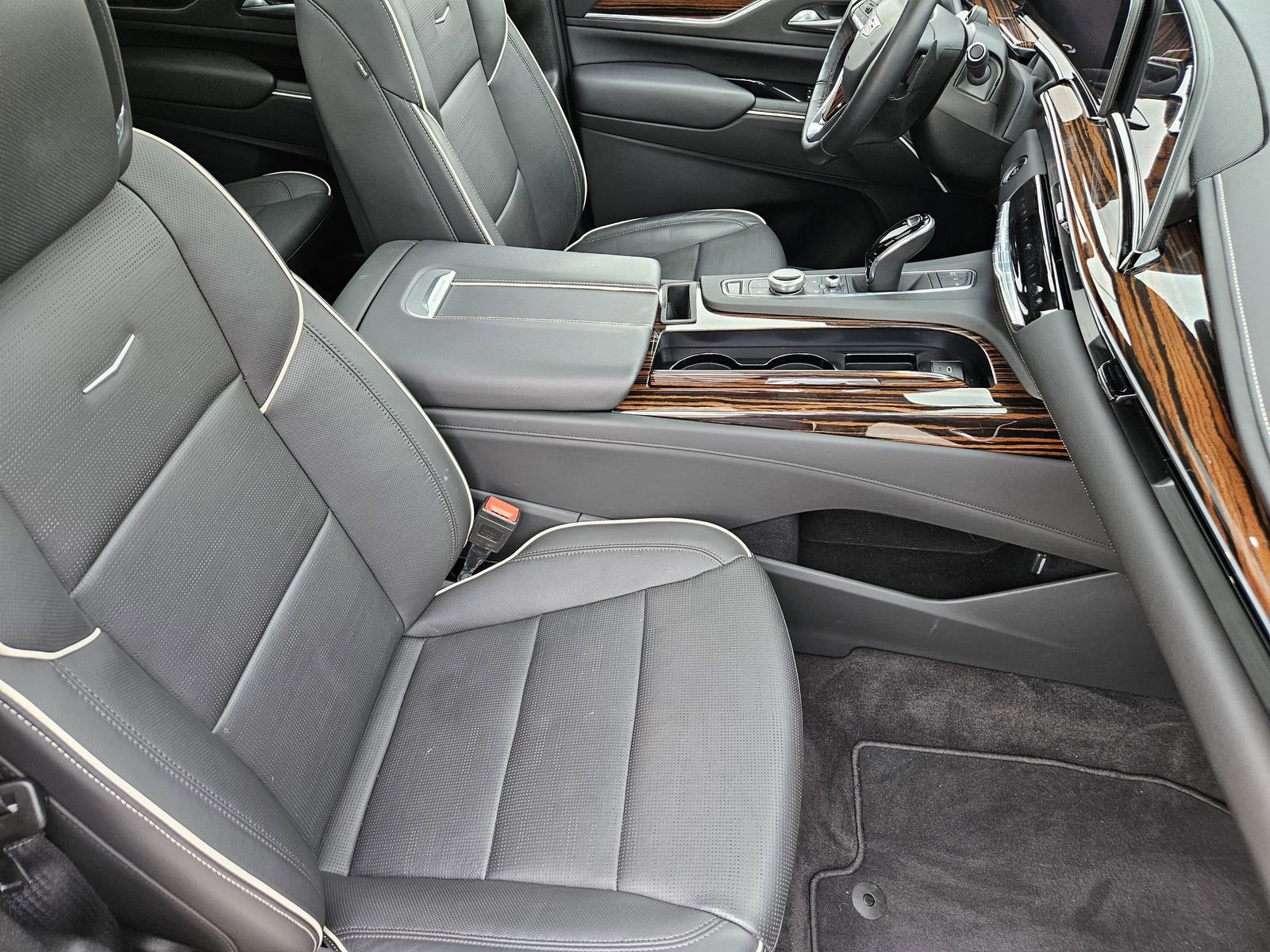 Certified 2023 Cadillac Escalade Premium Luxury AWD/4WD image 17