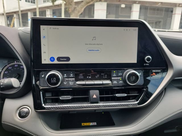 Used 2024 Toyota Highlander XLE image 19