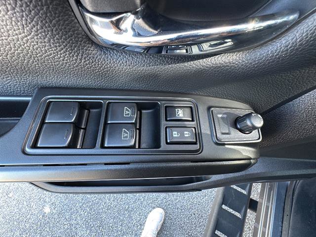 Used 2024 Nissan Titan SV image 14