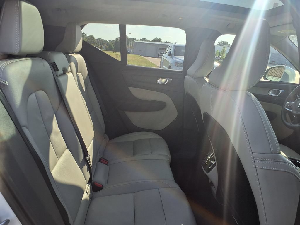 Certified 2023 Volvo XC40 B4 Plus w/ Climate Package FWD image 20