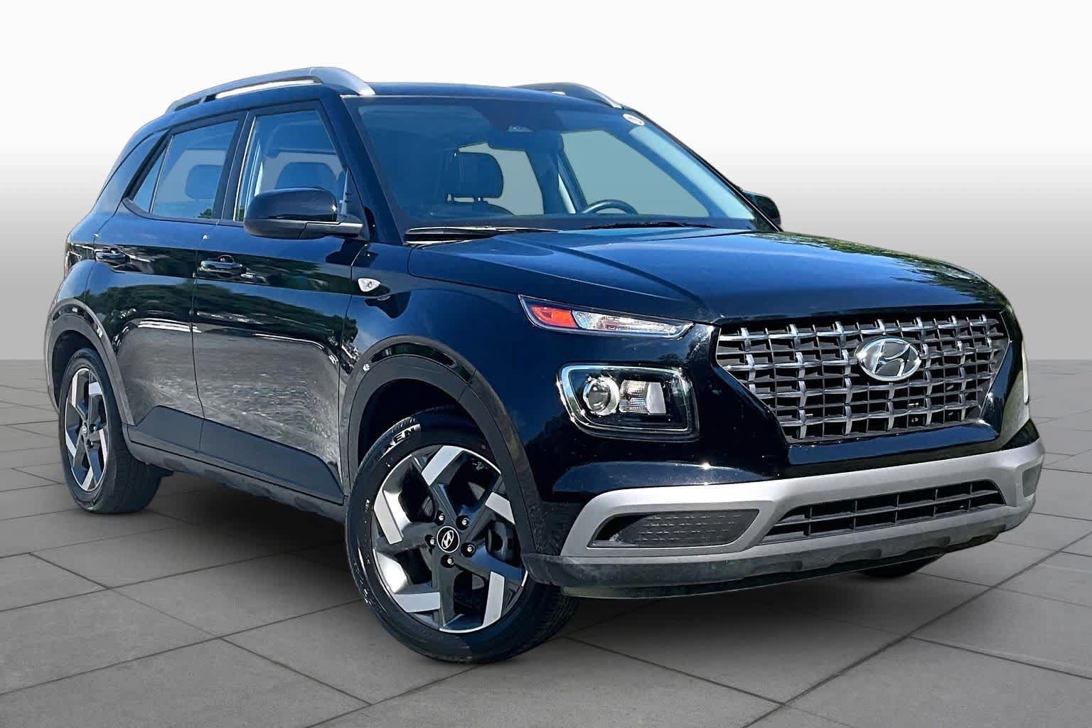 Used 2025 Hyundai Venue SEL FWD image 3