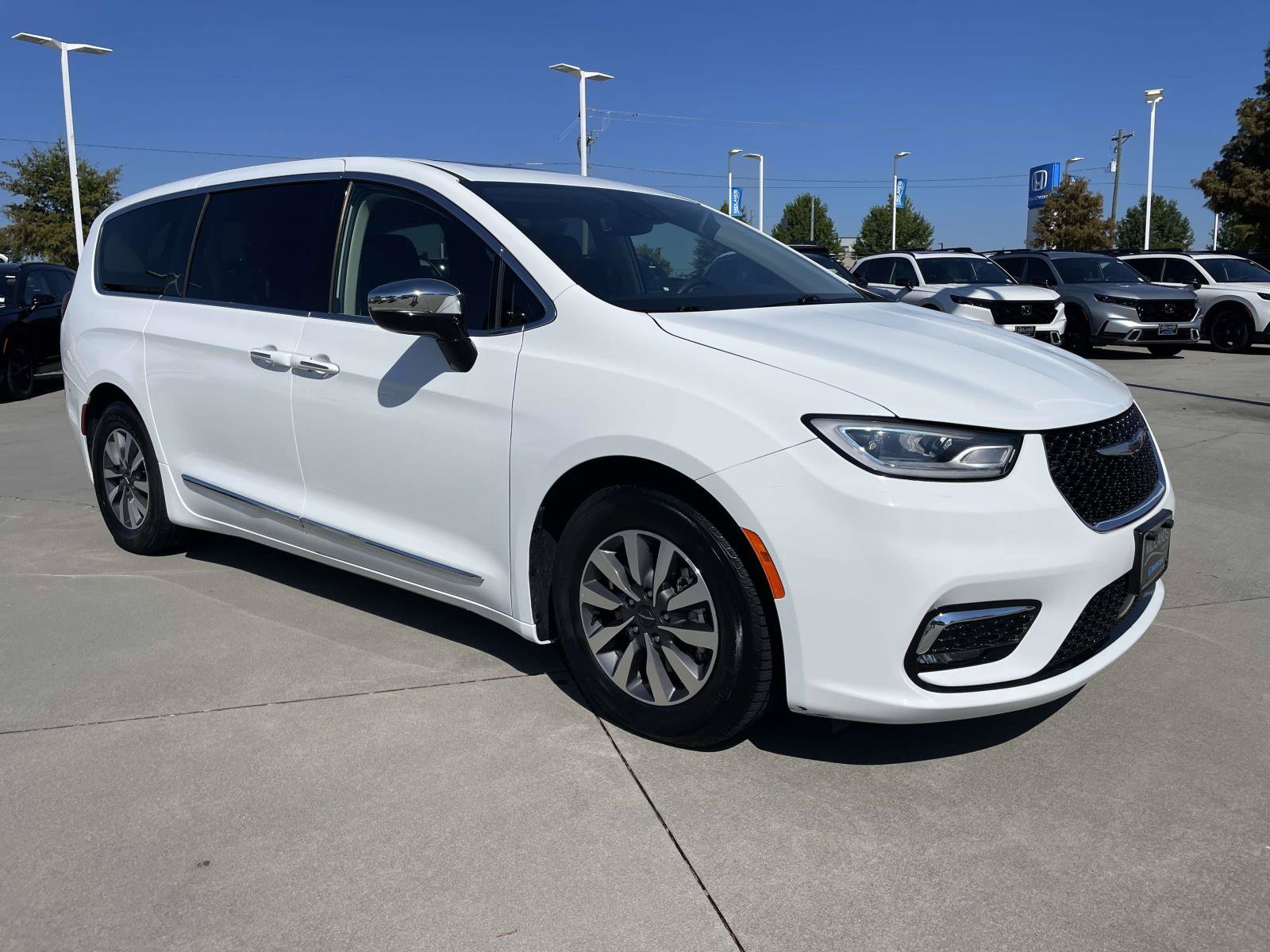 Used 2023 Chrysler Pacifica Limited