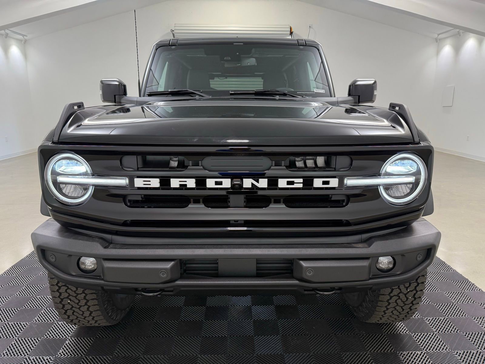 New 2025 Ford Bronco Outer Banks w/ Sasquatch Package image 2