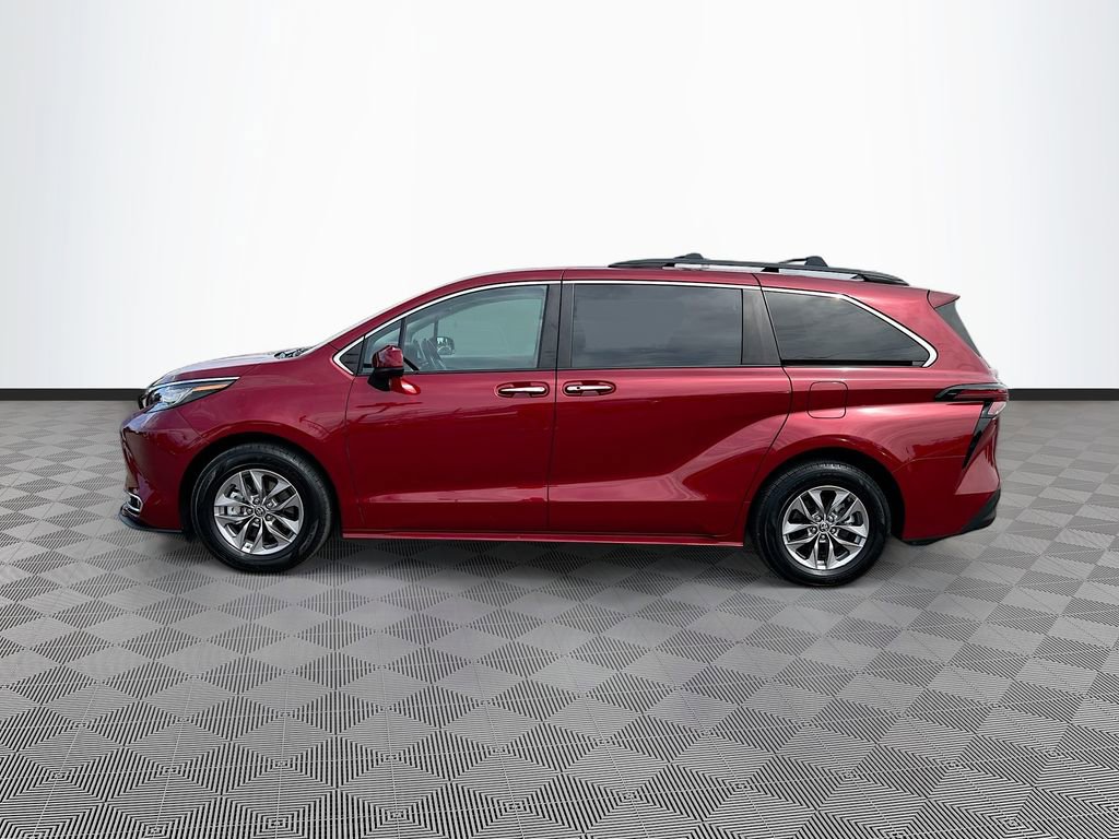 Used 2023 Toyota Sienna XLE image 4