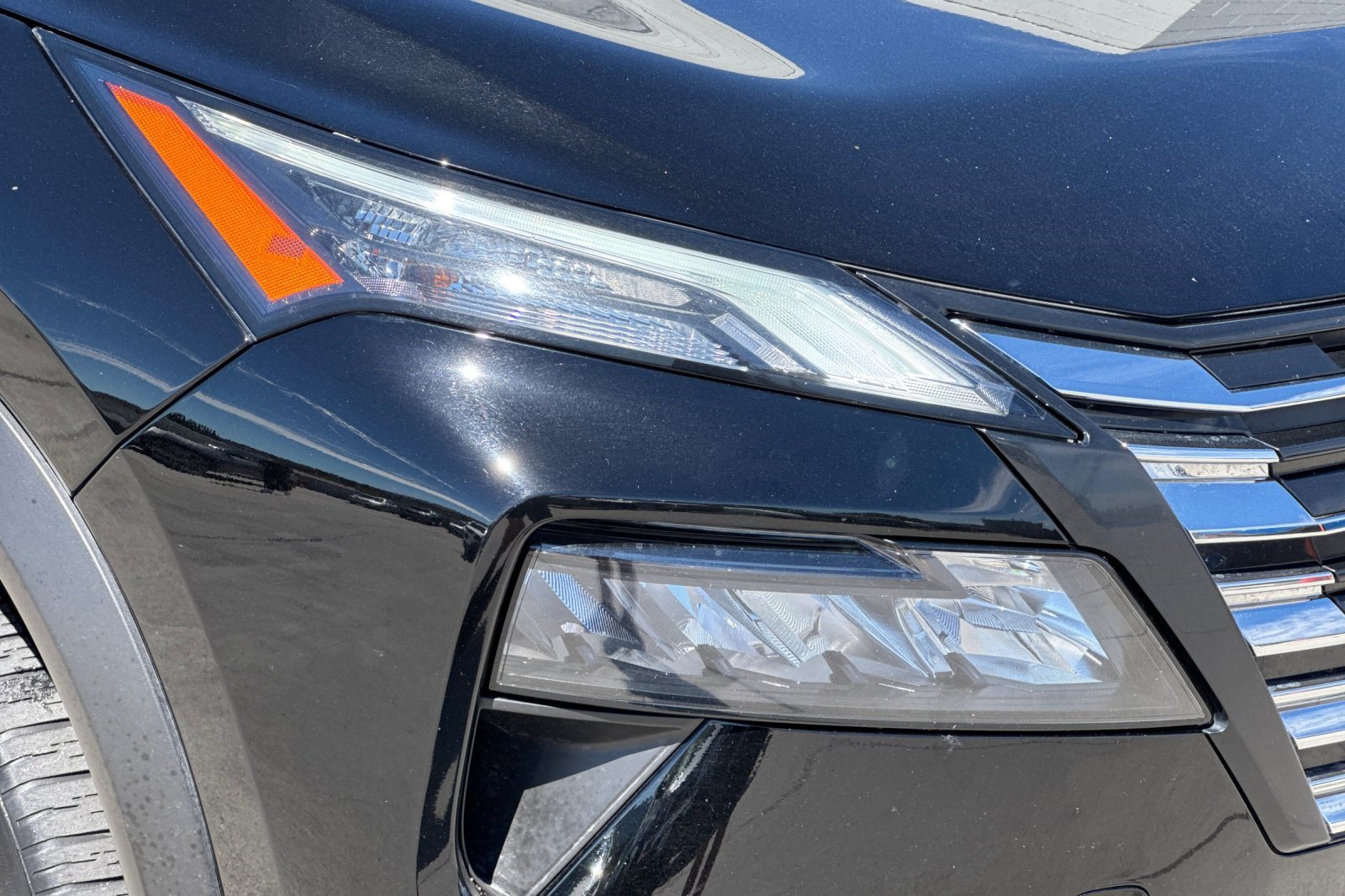 Used 2025 Nissan Rogue SV AWD/4WD image 12