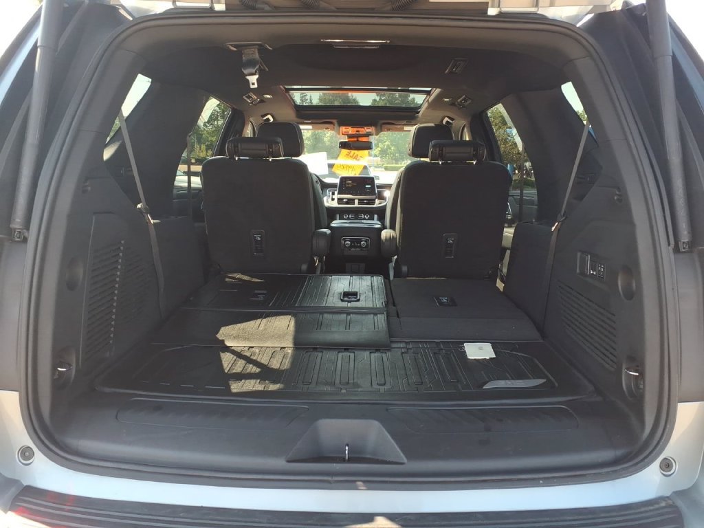 Used 2023 GMC Yukon SLT w/ SLT Premium Package AWD/4WD image 8