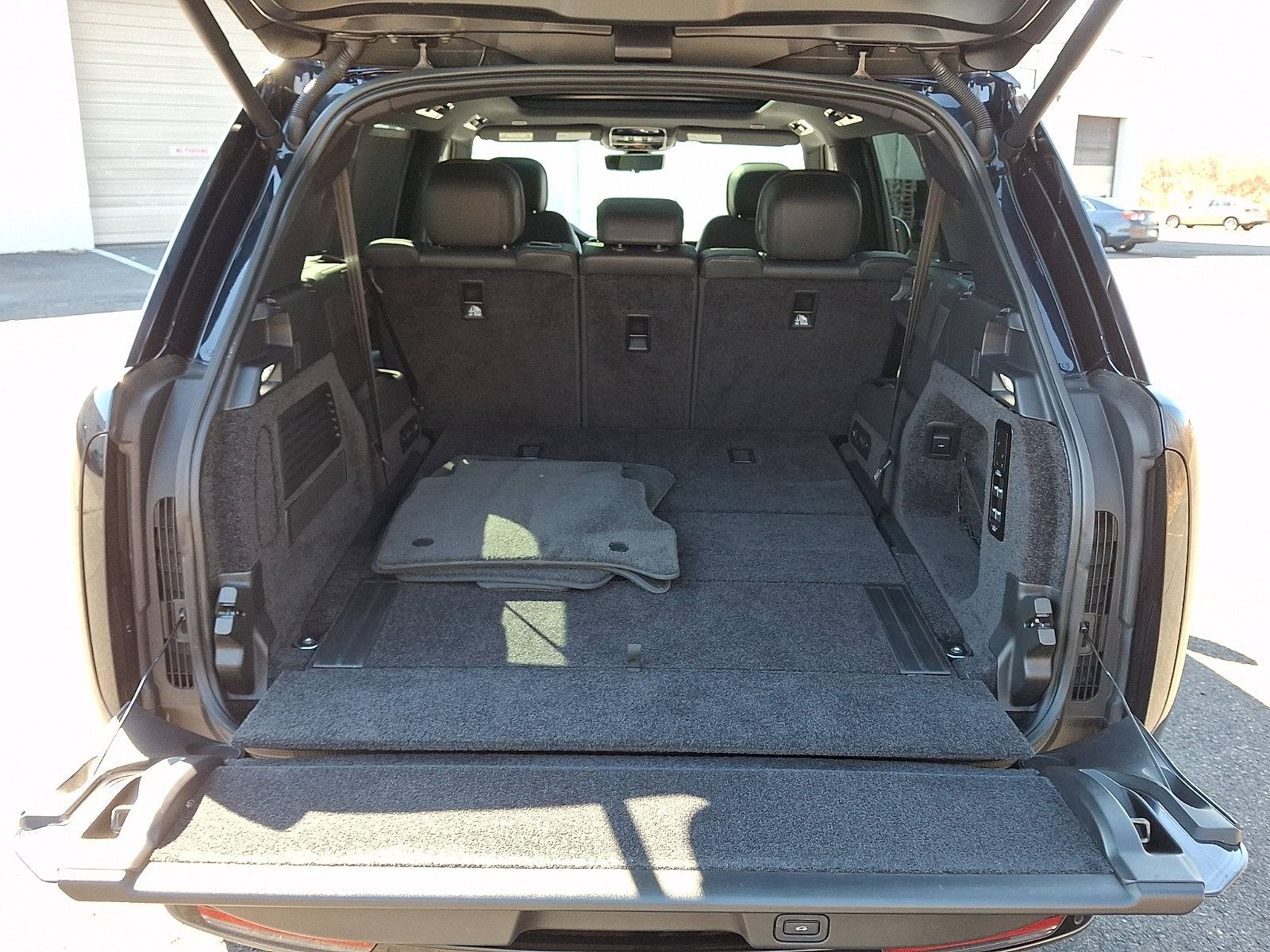 Used 2023 Land Rover Range Rover Long Wheelbase SE image 26