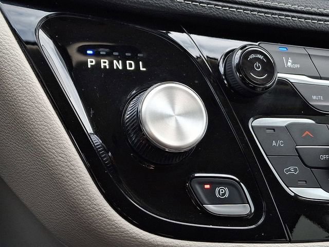 Used 2024 Chrysler Pacifica Select image 24