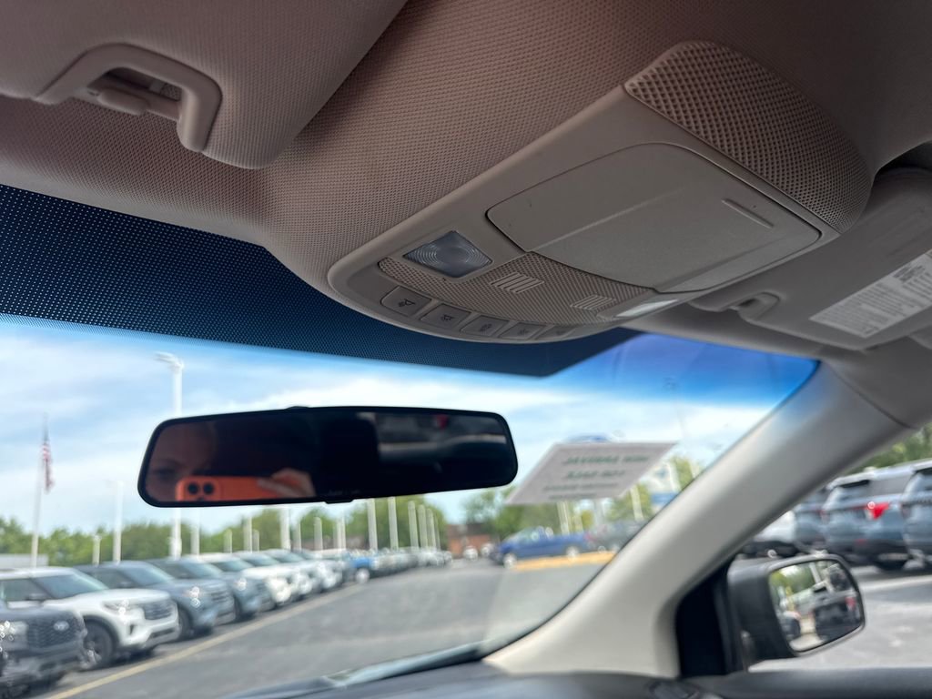 Used 2018 Ford Edge SE FWD image 36