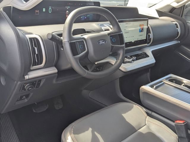 Certified 2025 Ford Expedition Active image 11