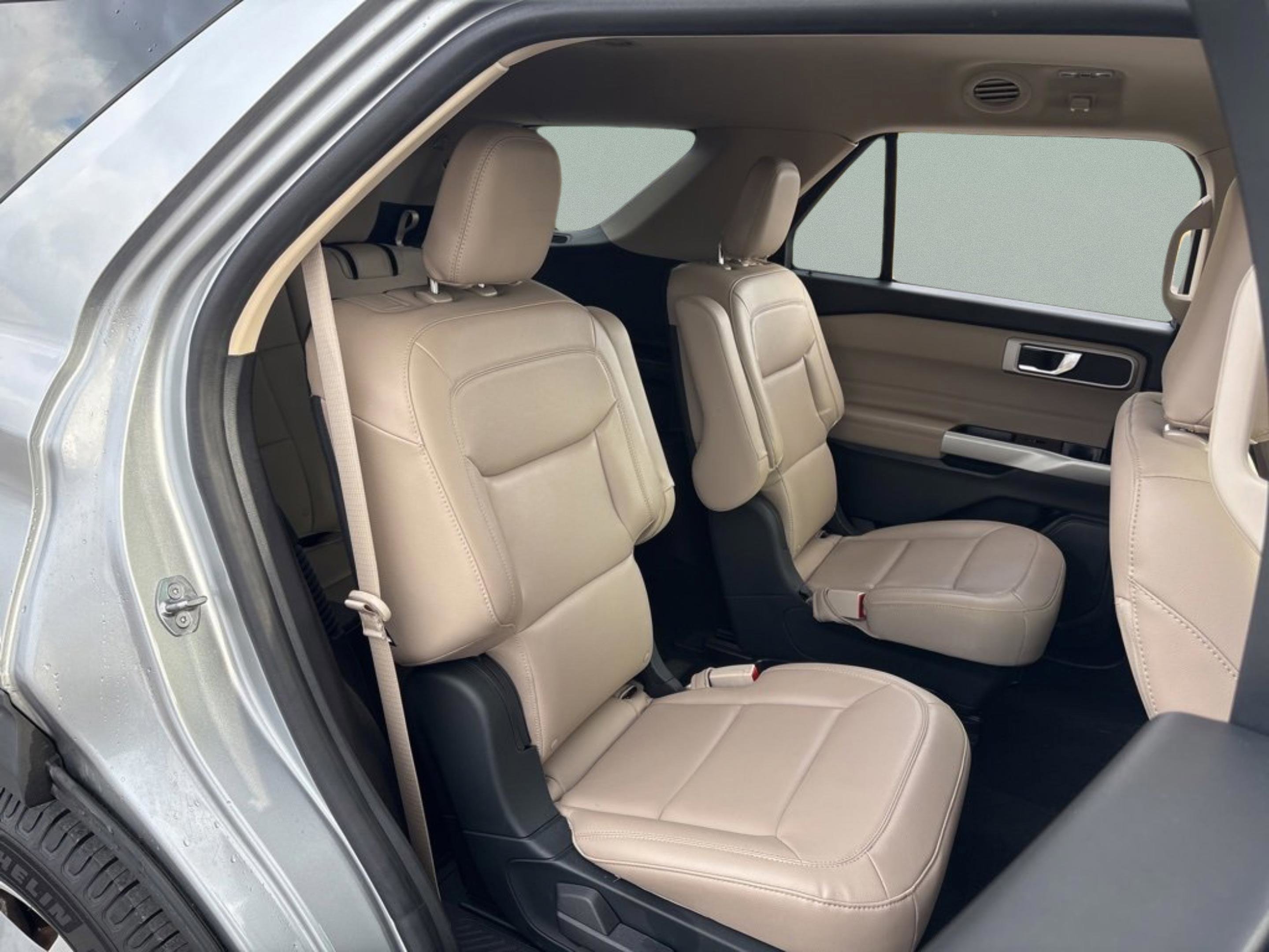 Used 2021 Ford Explorer XLT w/ Equipment Group 202A image 34