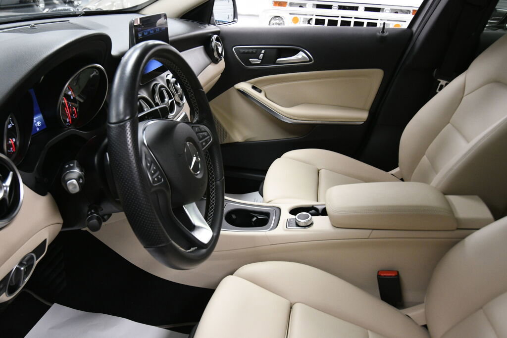 Used 2019 Mercedes-Benz GLA 250 4MATIC image 21