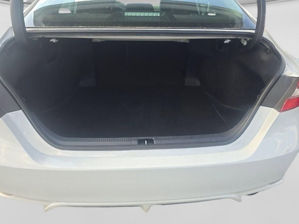 Used 2024 Toyota Camry SE image 9