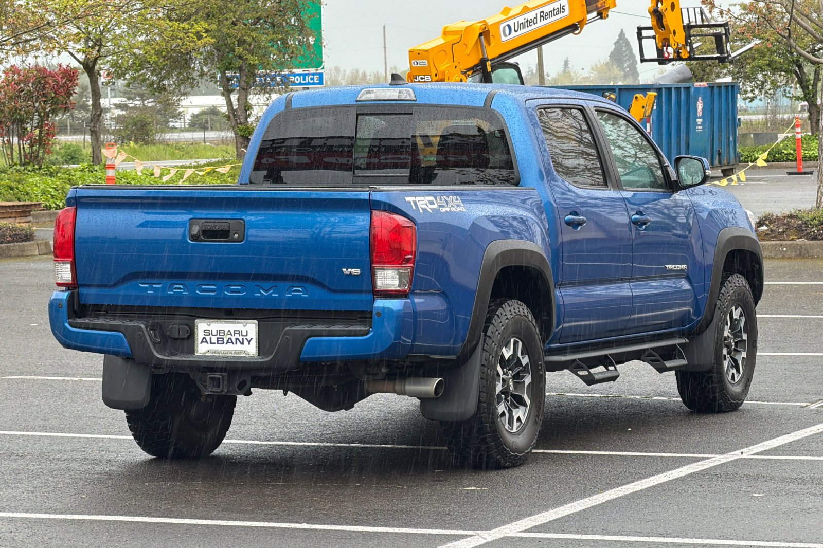 Used 2017 Toyota Tacoma TRD Off-Road image 4
