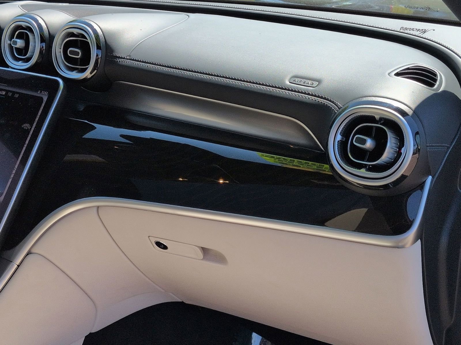 Used 2023 Mercedes-Benz GLC 300 4MATIC image 32