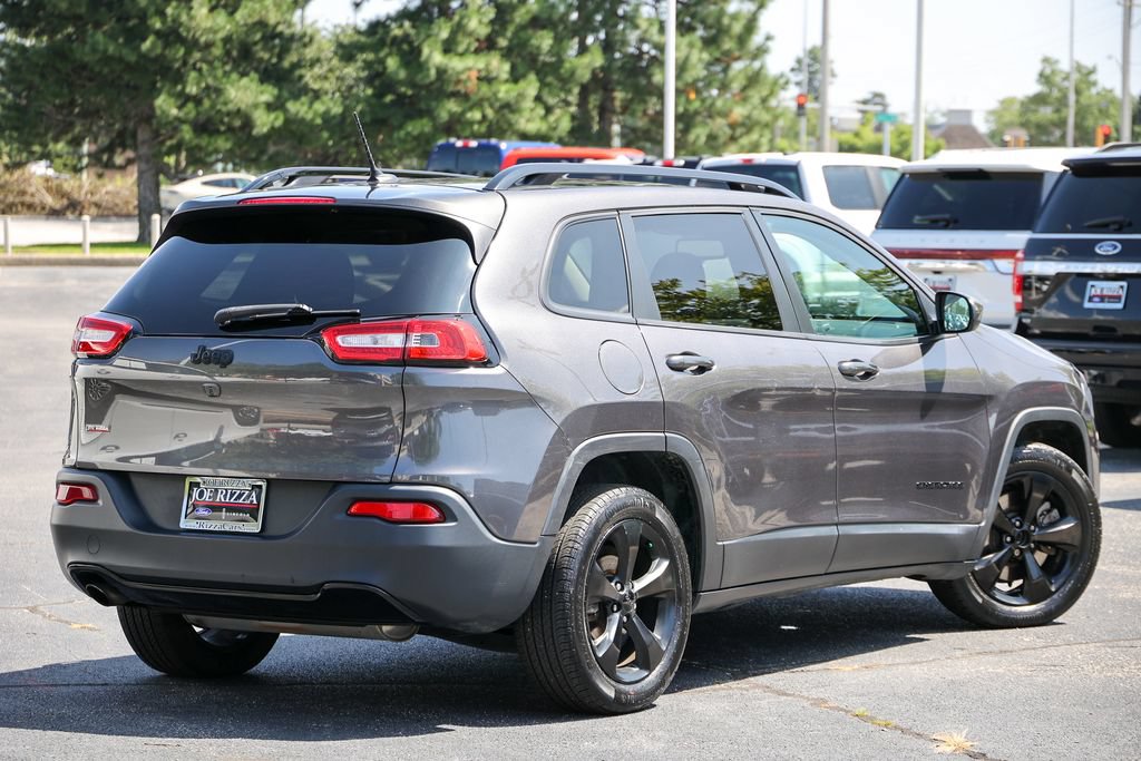 Used 2018 Jeep Cherokee Latitude w/ Altitude Package FWD image 3