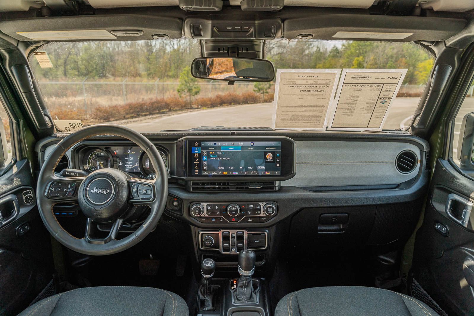 Used 2024 Jeep Wrangler Unlimited w/ Convenience Group image 24