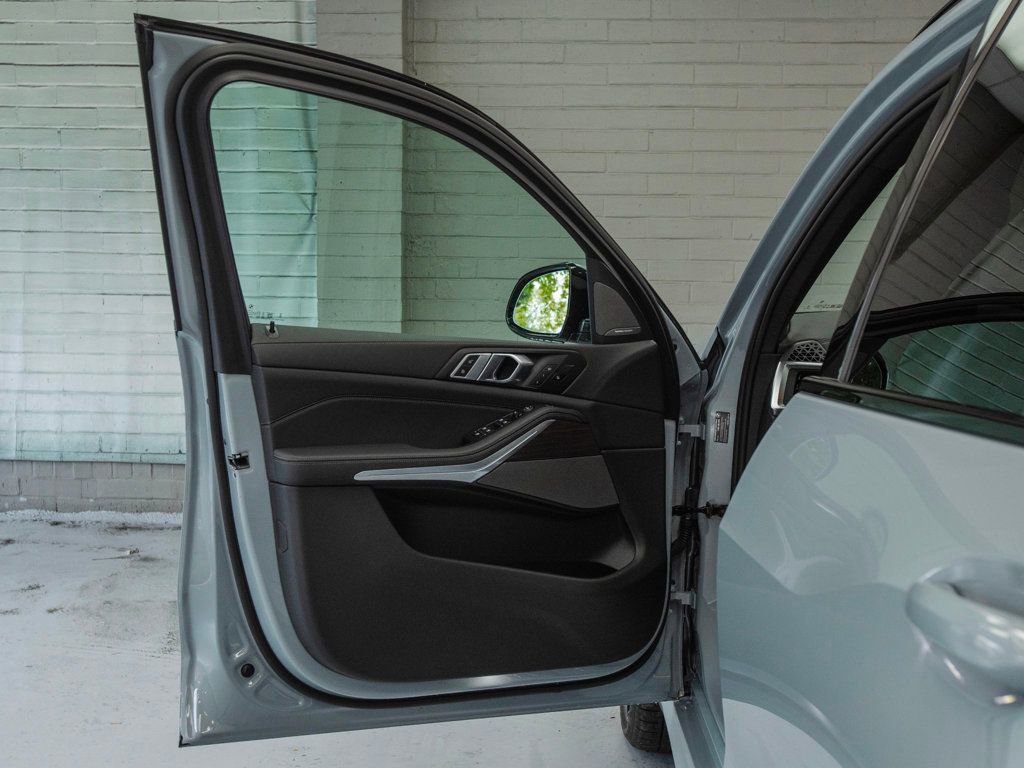 Used 2026 BMW X5 xDrive40i w/ M Sport Package image 30