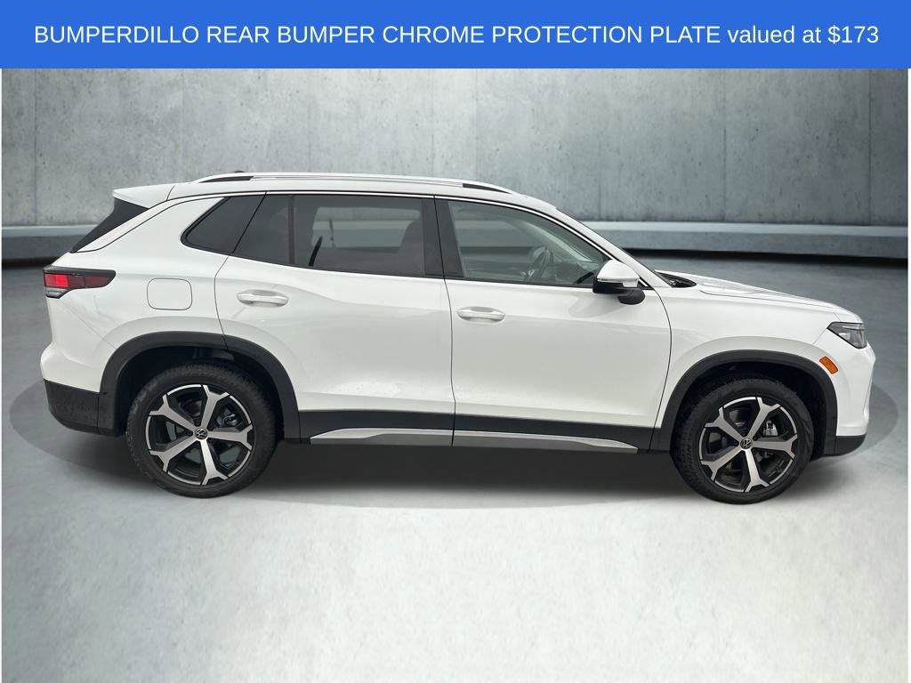 Used 2025 Volkswagen Tiguan SE w/ Panoramic Sunroof Package image 8