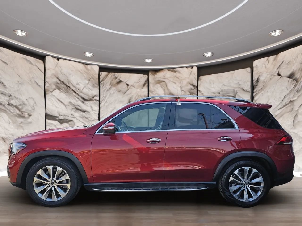 Used 2021 Mercedes-Benz GLE 350 4MATIC w/ Premium Package image 5