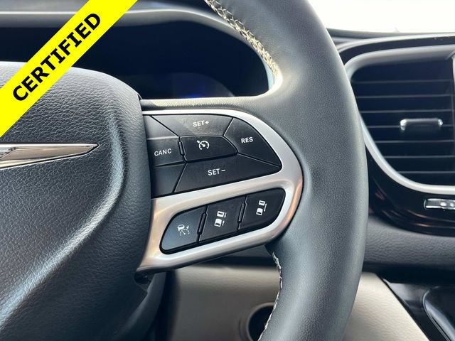 Used 2024 Chrysler Pacifica Touring-L image 22