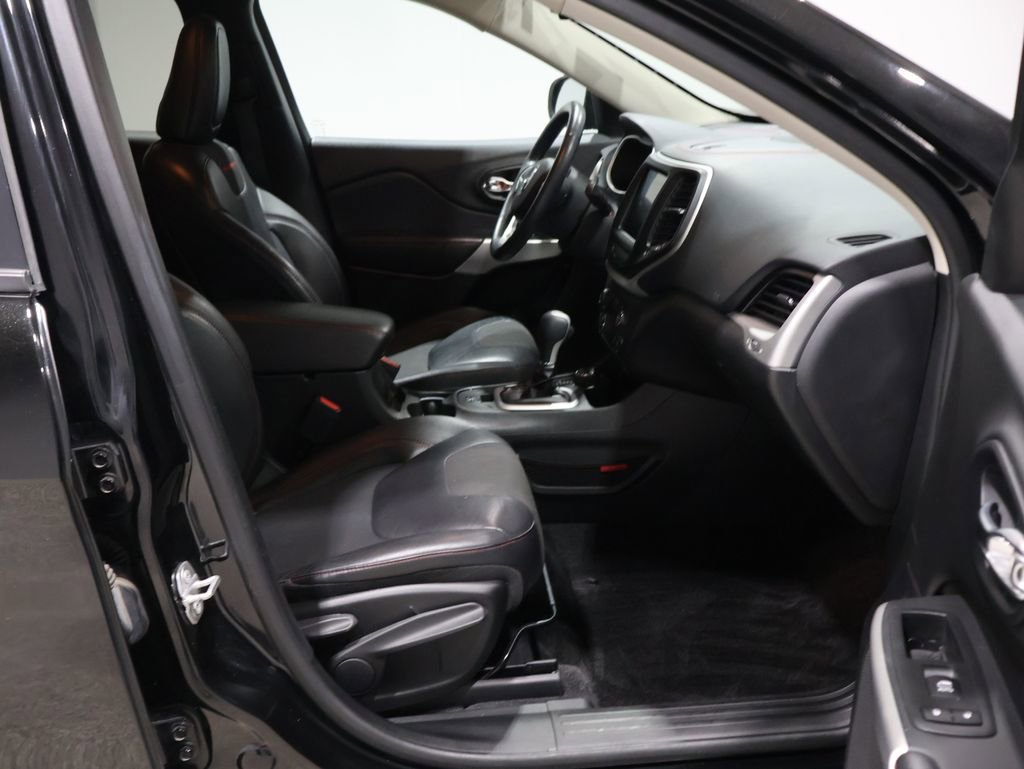 Used 2018 Jeep Cherokee Trailhawk w/ Comfort/Convenience Group image 24