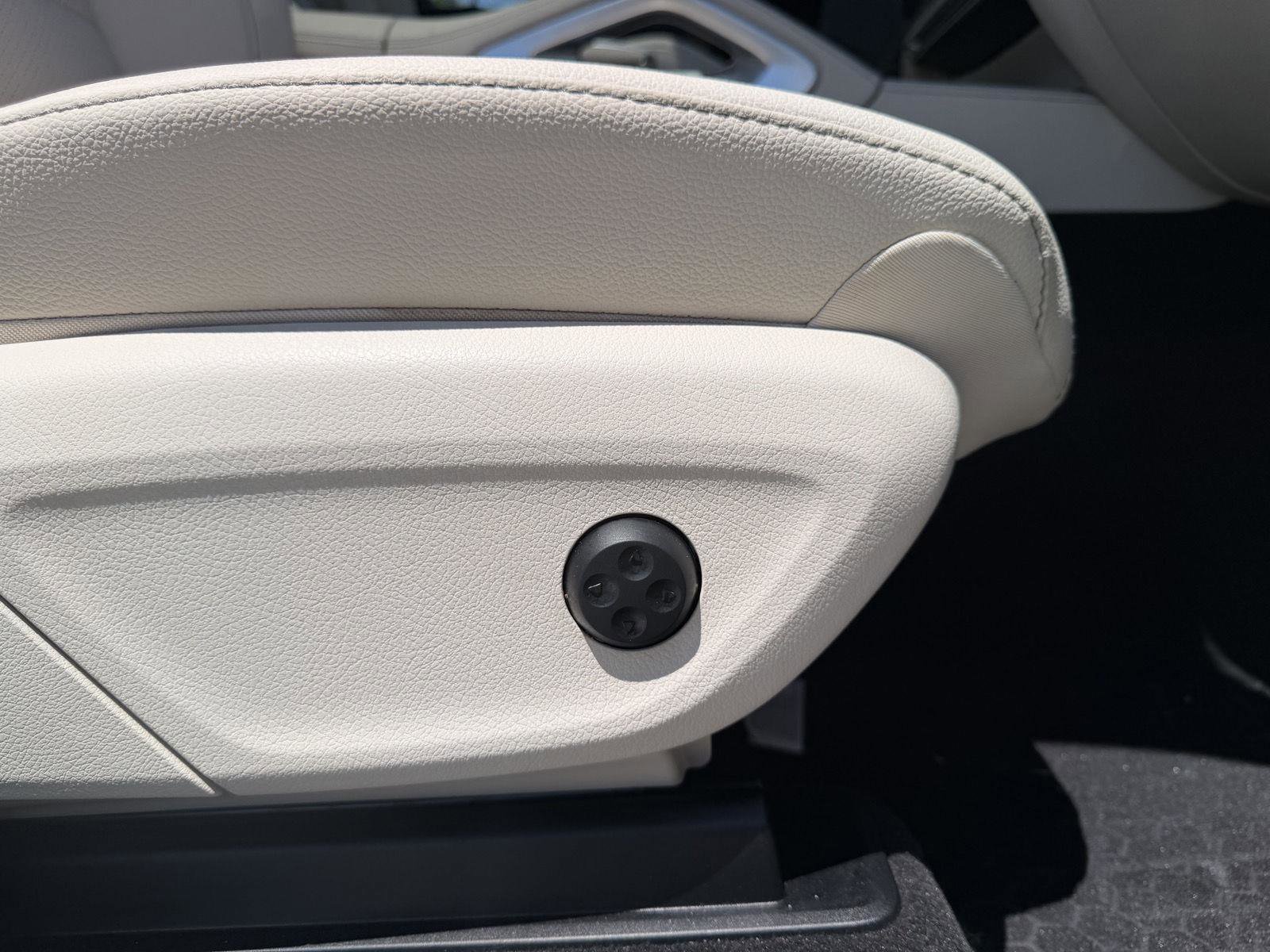 Certified 2025 Mercedes-Benz GLS 450 4MATIC image 32