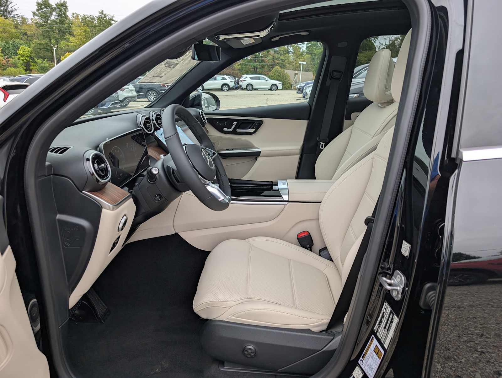 New 2027 Mercedes-Benz GLC 300 4MATIC image 4