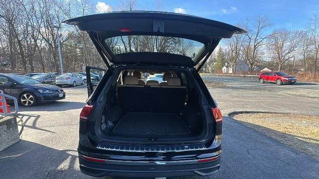 Used 2022 Volkswagen Tiguan SE image 34