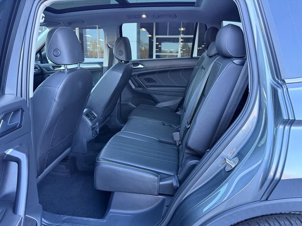 Used 2023 Volkswagen Tiguan SE w/ Panoramic Sunroof Package FWD image 13