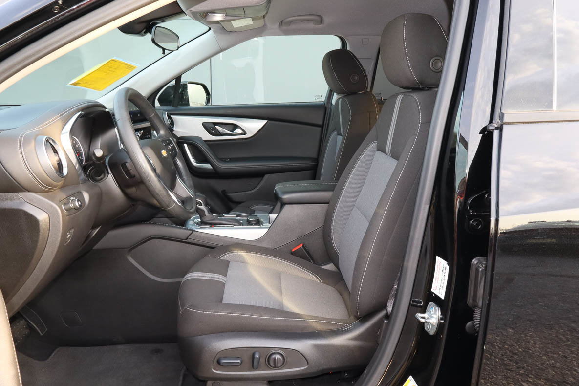 Used 2025 Chevrolet Blazer LT FWD image 7