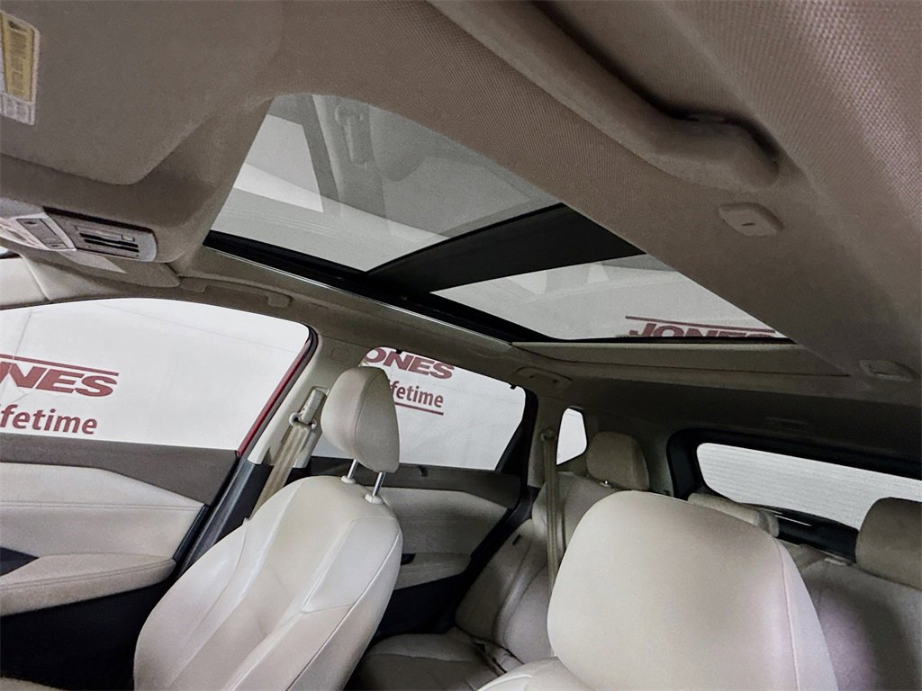 Used 2022 Nissan Rogue SV w/ SV Premium Package image 11