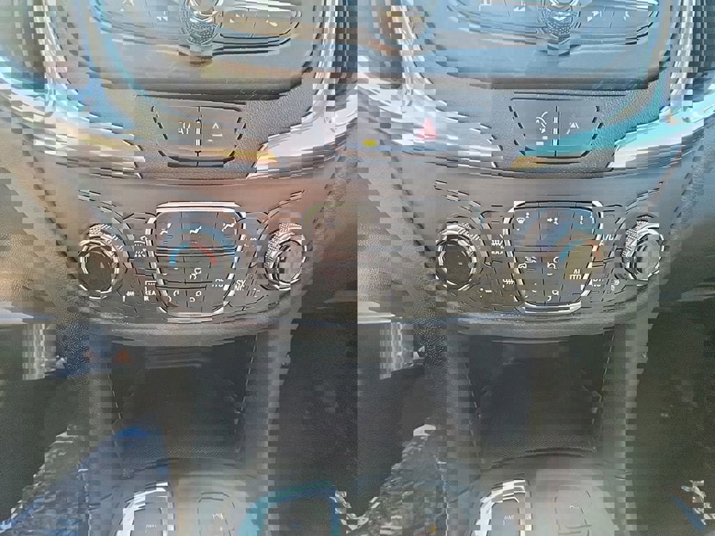 Used 2023 Chevrolet Equinox LT image 18