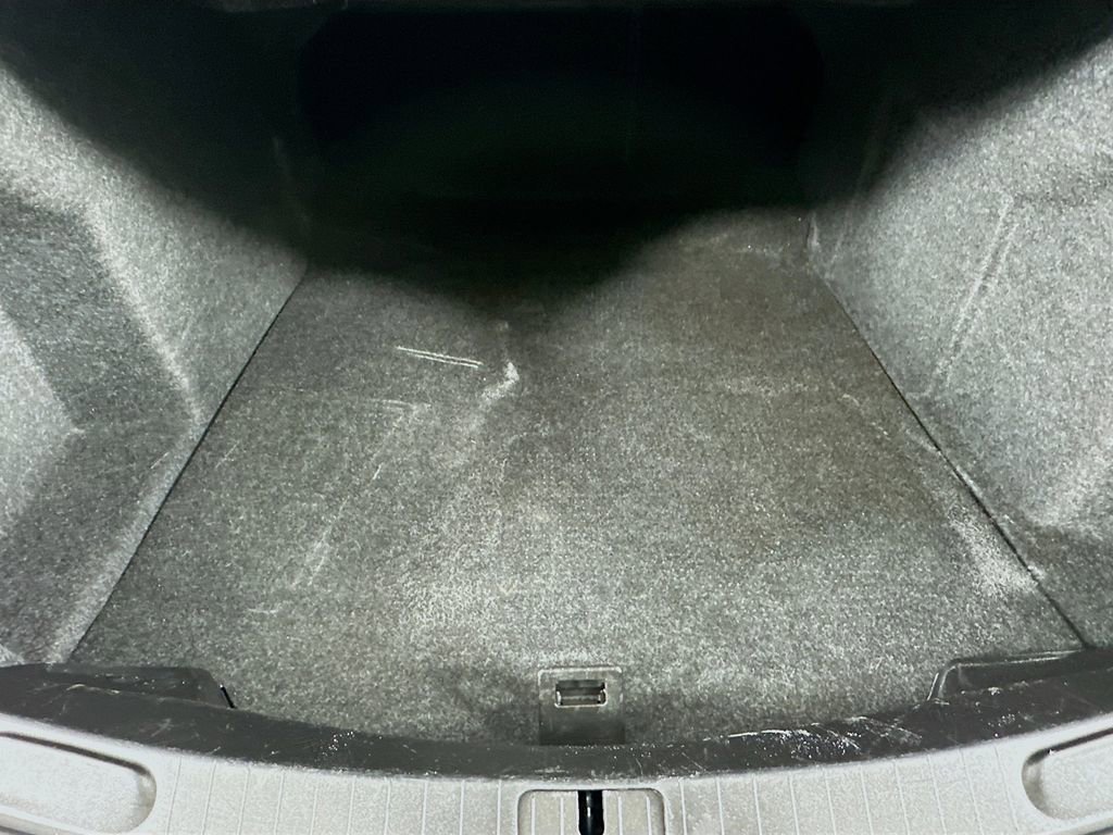 Used 2017 Chevrolet Impala LT image 28